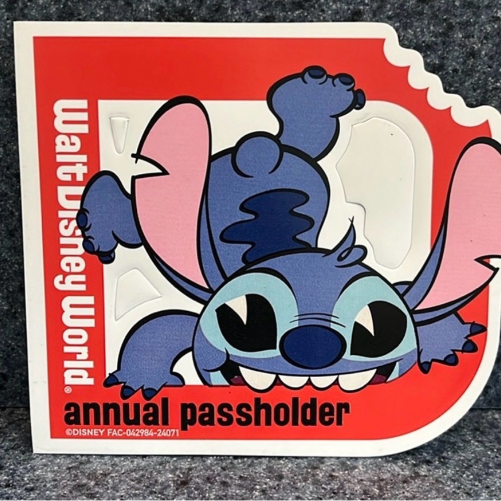 DISNEY World Annual Passholder Magnet featuring Stitch - Picture 2 of 3
